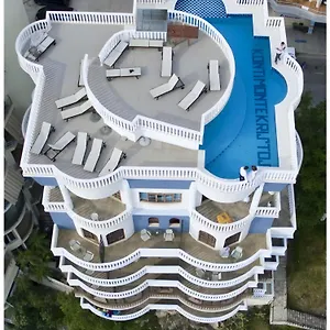 https://monte-cristo-hotel-with-rooftop-pool-by-kanes.albaniahotels.org